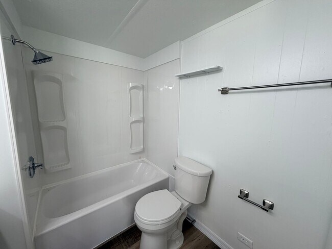 Building Photo - 102 Lantern Pl