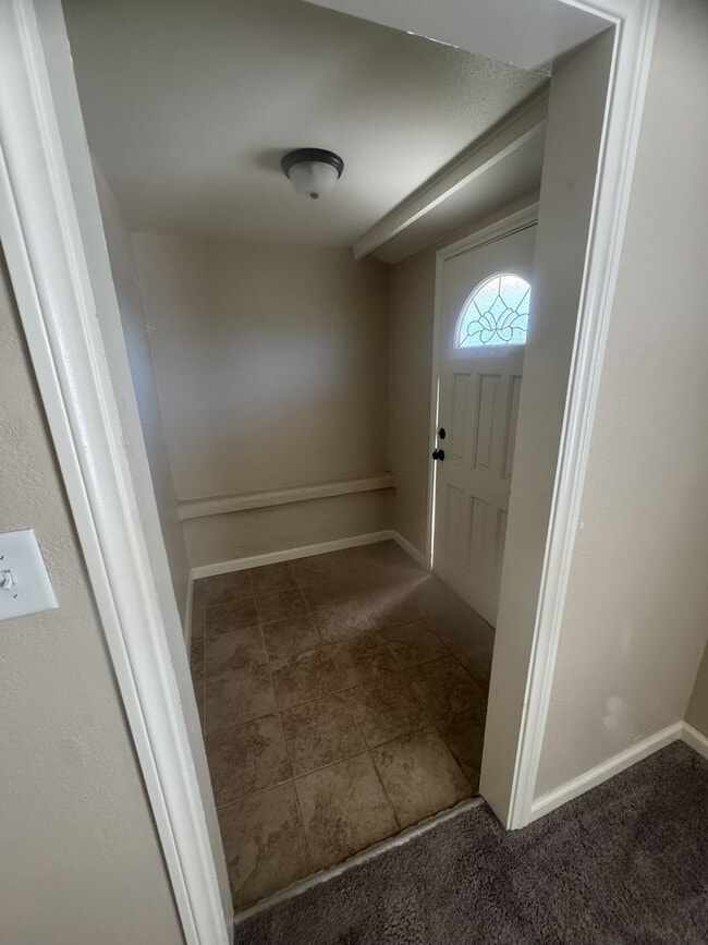 Building Photo - Beautiful home