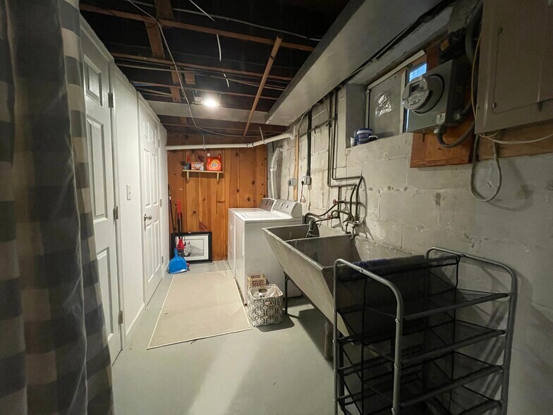 Building Photo - 326 Greenlow Rd