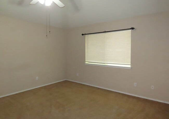 Building Photo - Charming 3 Bedroom, 2 Bath House in Flint-...