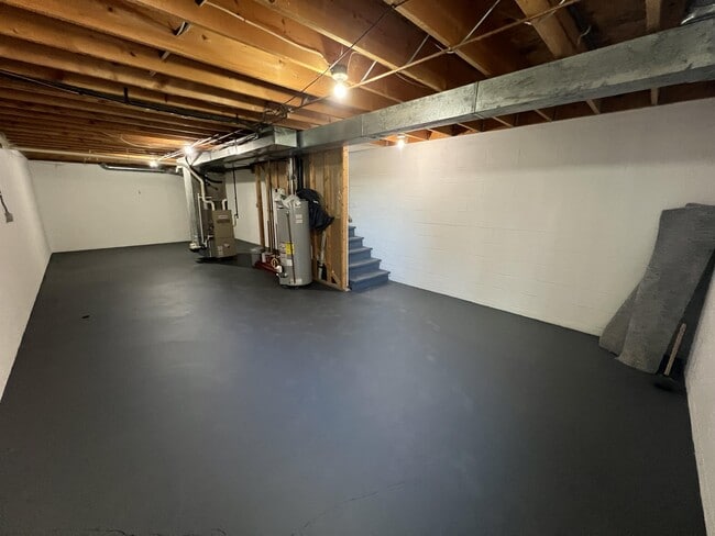 Building Photo - 7 Lakewood Rd