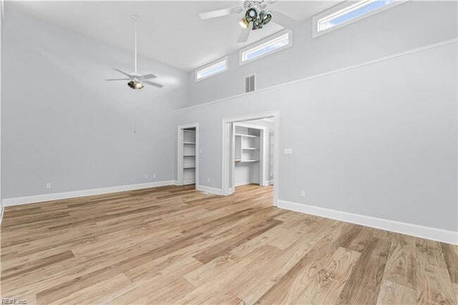 Building Photo - One-of-a-Kind 6-Bedroom Property