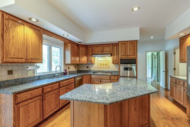 Building Photo - 5420 Belmont Ct