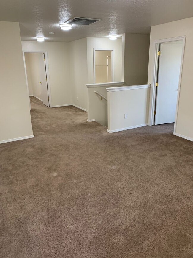 Building Photo - Newer home in the Sawtooth Lakes Neighborh...