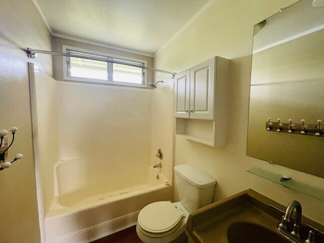 Building Photo - 98 -401 Hookanike St. #A