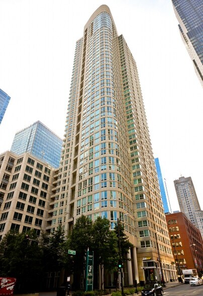 Building Photo - 345 N La Salle Dr