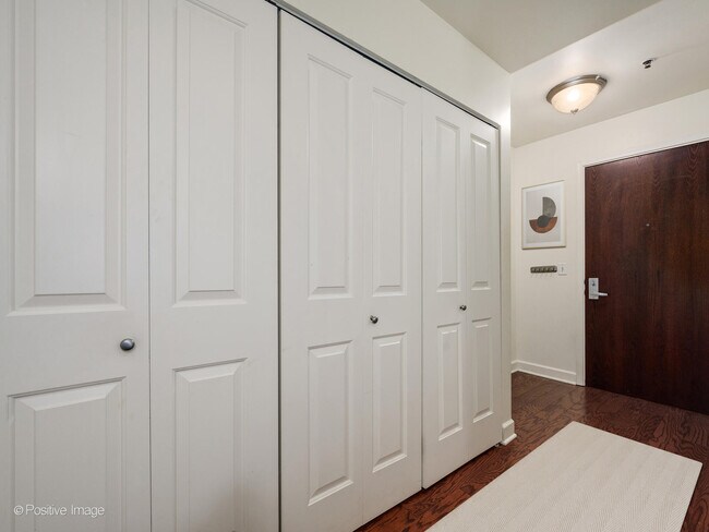 Building Photo - 1400 S Michigan Ave