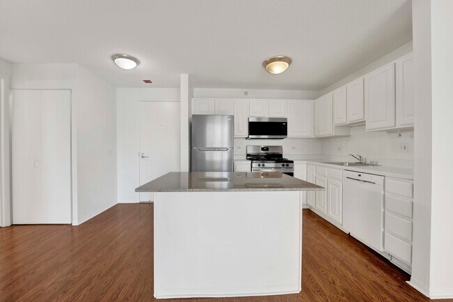 Building Photo - 545 N Dearborn St