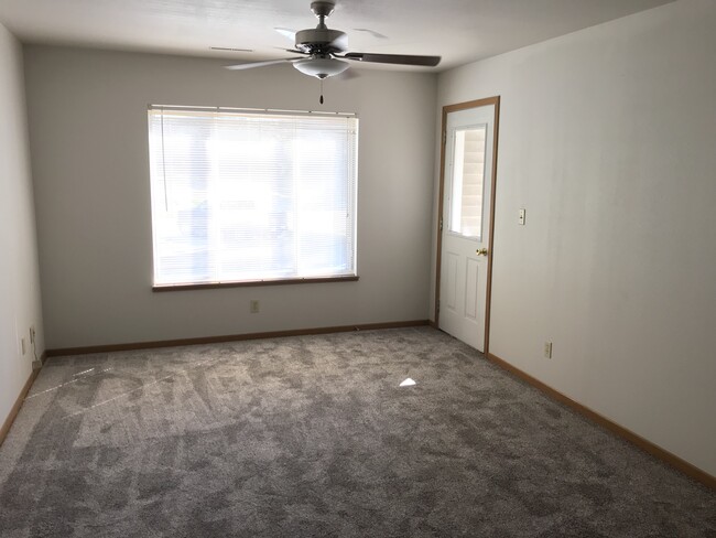 Building Photo - 258 Hyland Ave