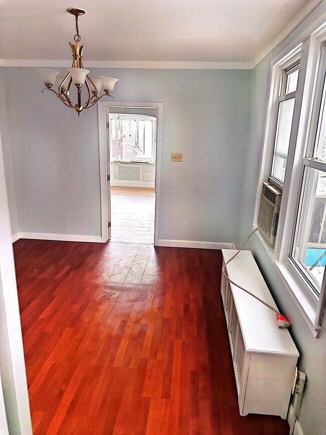 Building Photo - 9 W 15th St