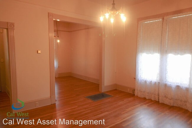 Building Photo - 3 br, 1 bath House - 930 W Taylor St