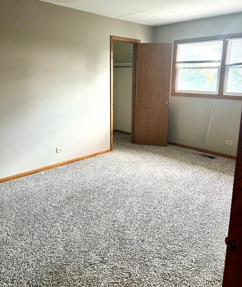 Building Photo - 1103 E Ardyce Ln