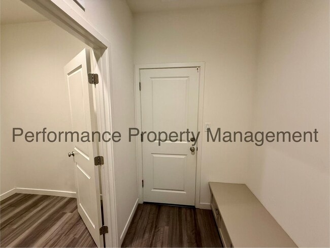 Building Photo - Stunning 4 Bed/3 Bath Belcourt Seven Oaks Home w/ $0 Deposit Option & More