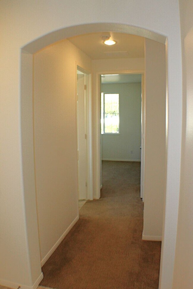 Building Photo - Resort Style Living In Lovely Solera Oaks