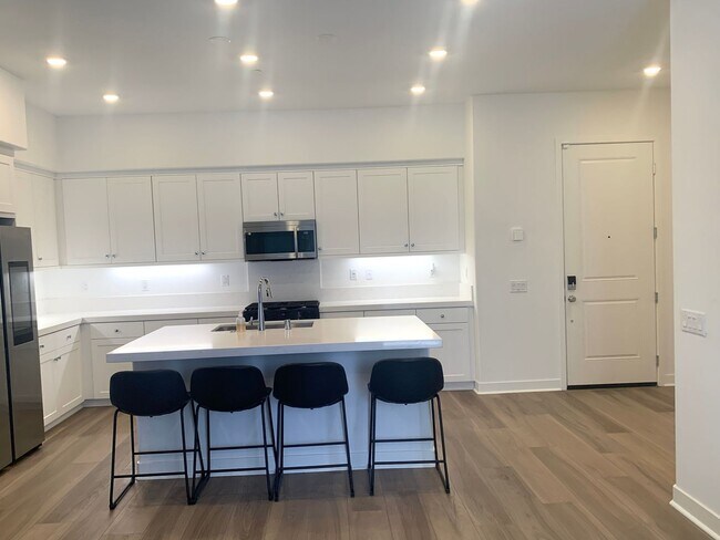Building Photo - State of the Art-Trendy 1+1 Luxury Condo i...
