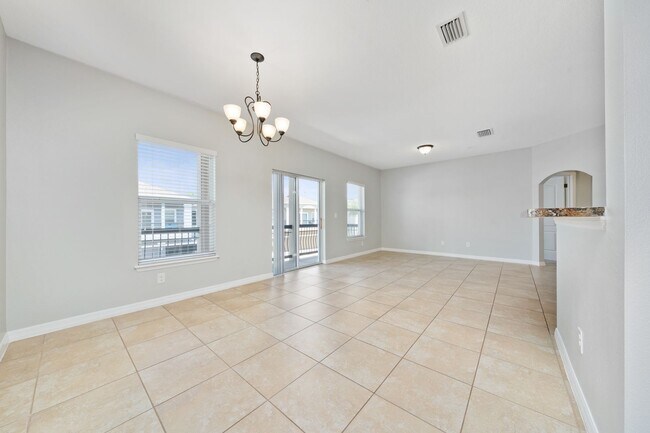 Building Photo - 2nd Story 2 Bedroom with Garage in Carter ...