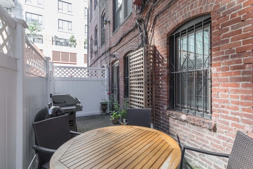 Building Photo - 19 Garrison St