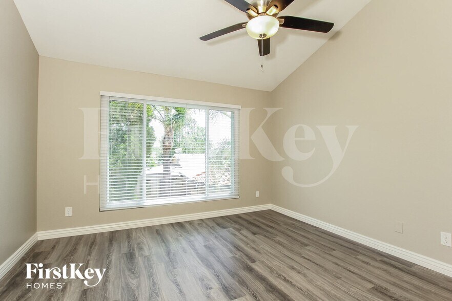 Building Photo - 521 E Wescott Dr