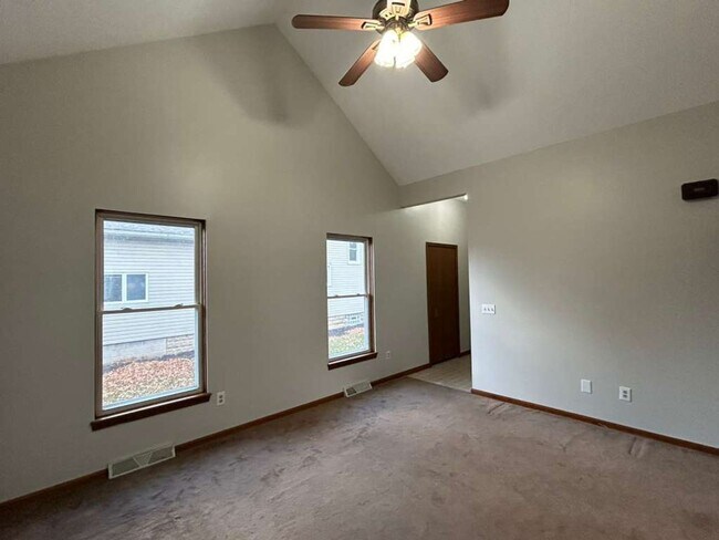 Building Photo - Beautiful 3-Bedroom, 2-Bath Home in the Heart of Painesville