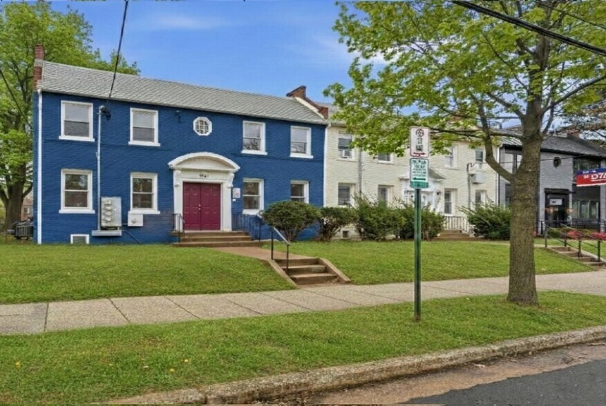 Building Photo - 3926 10th St NE