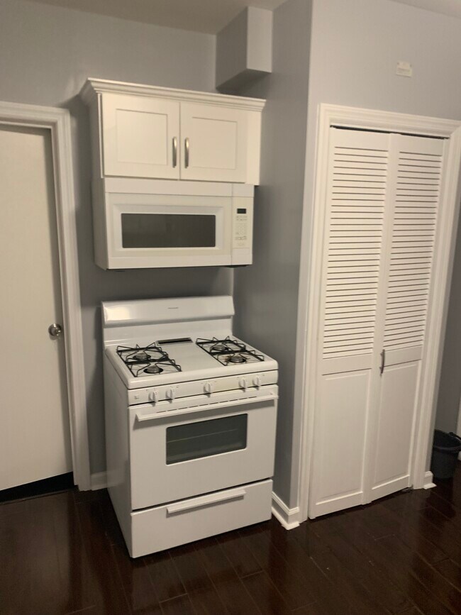 Building Photo - 174 Orland St