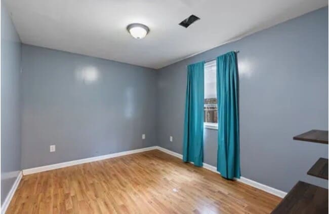 Building Photo - 4 Bedroom Home in Oxford