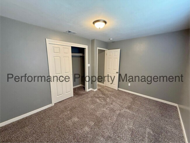 Building Photo - 326 Beardsley Ave