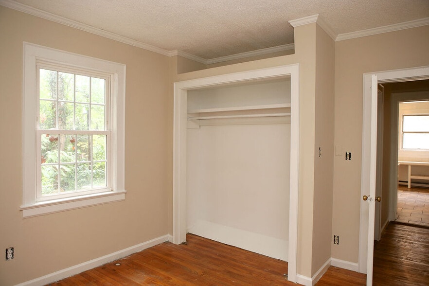 Building Photo - 1806 Walker Ave