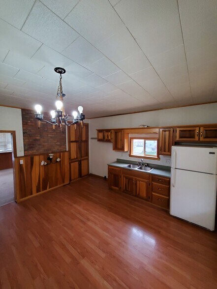 Building Photo - 300 Painter St