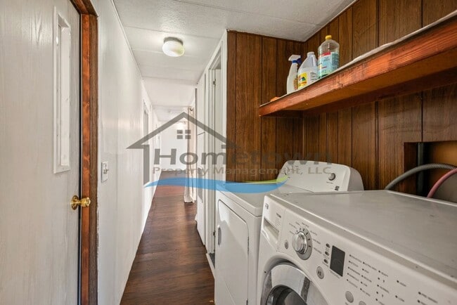 Building Photo - 2 Bedroom 1 Bath Home Available in Sagle's...