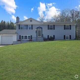 Building Photo - Pet Friendly Mid-Century Modern 4/Bedroom,...