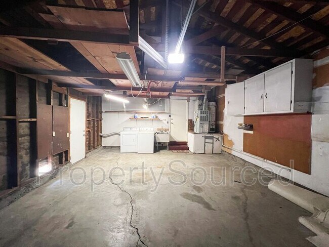 Building Photo - 320 E Granada Way