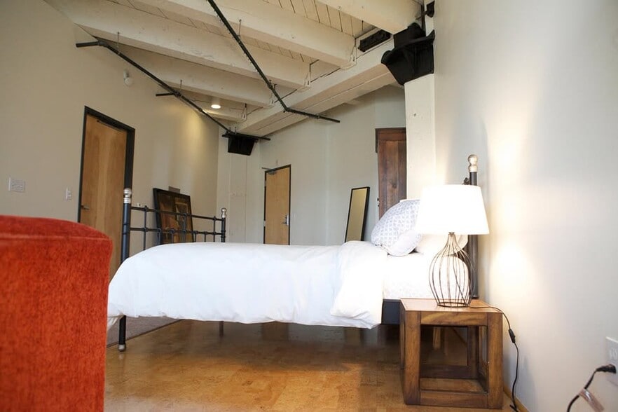 Building Photo - 1420 NW Lovejoy St