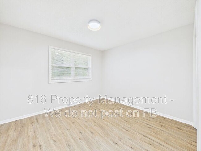 Building Photo - 100 S Oxford Ave