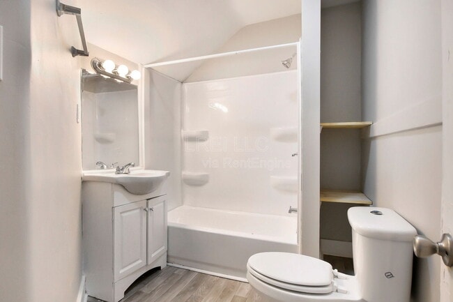 Building Photo - 844 S 33rd St