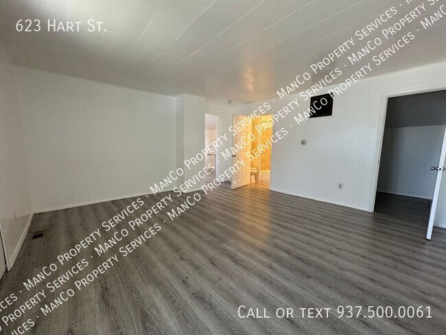 Building Photo - 623 Hart St