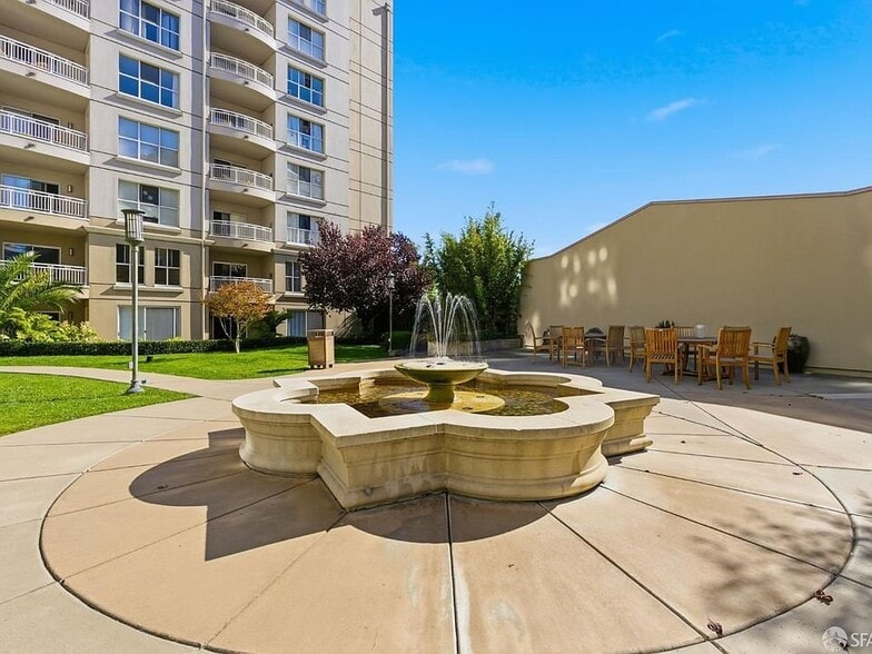 Building Photo - 140 S Van Ness Ave