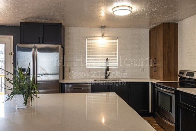 Building Photo - 1312 Roger Cir