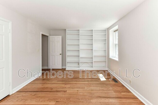 Building Photo - 3057 S Buchanan St