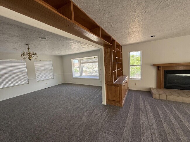 Building Photo - AVAILABLE AUGUST 4TH- RENT - 5 BDRM - 5 1/2 BATH - VIEWS VIEWS VIEWS