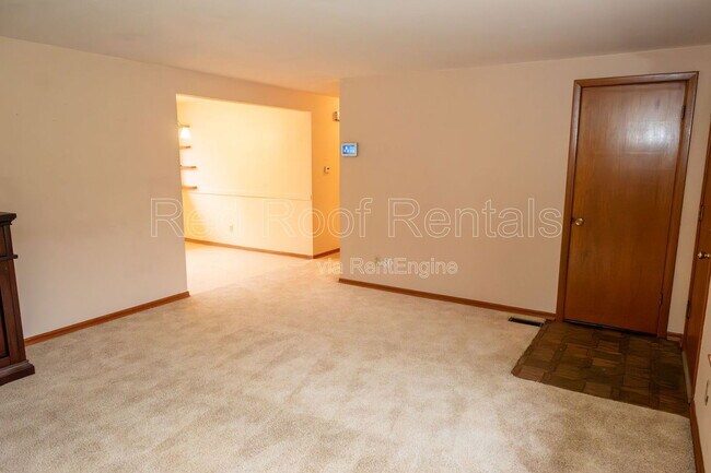 Building Photo - 6232 S Wapato St