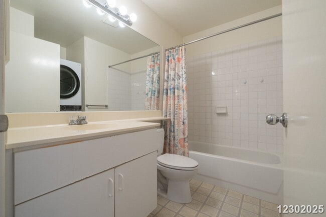 Building Photo - 2 Bd, 2.5 Ba, 2Pkg Pet Friendly  Village on the Green $2700