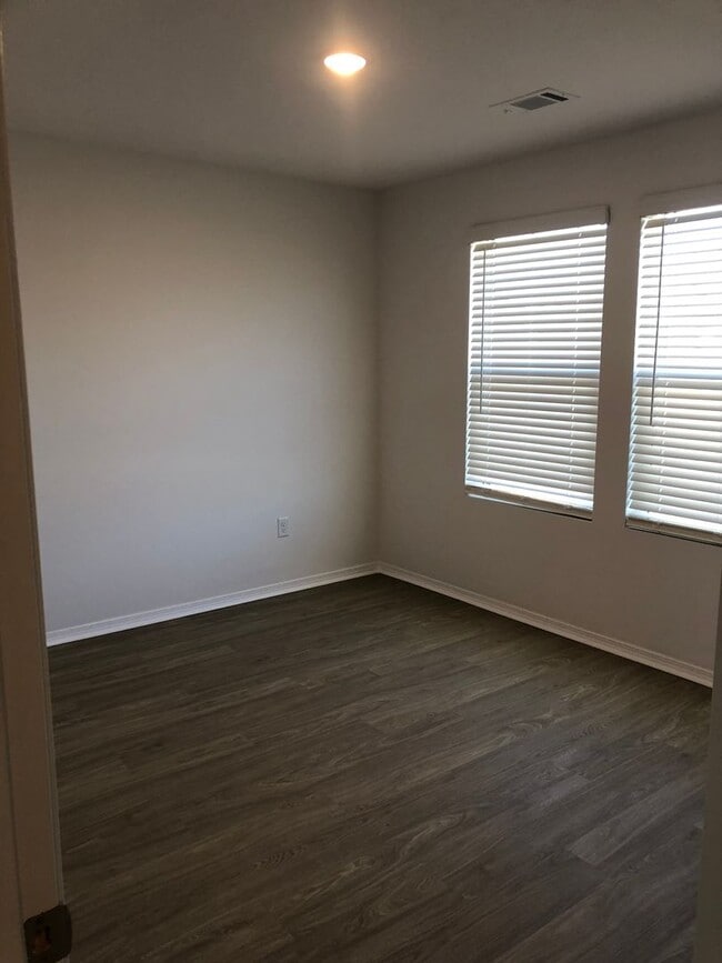 Building Photo - Rare 4 Bedroom For Rent