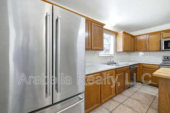 Building Photo - 832 Dimrock