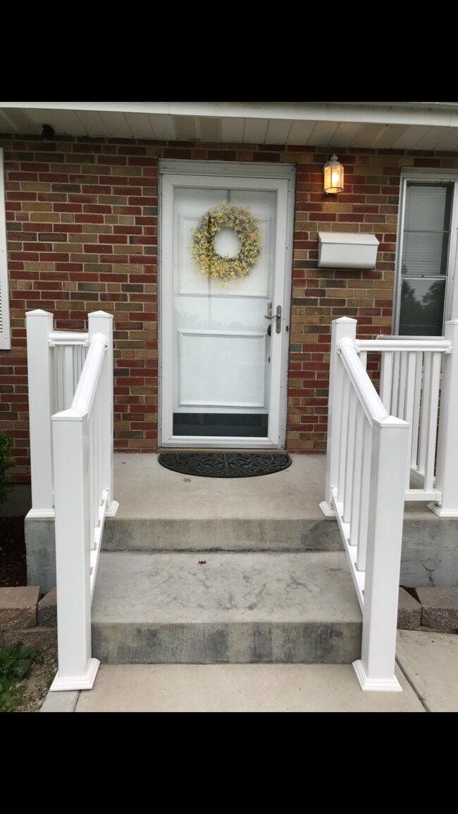 Platform porch steps - 11310 Manchester Rd