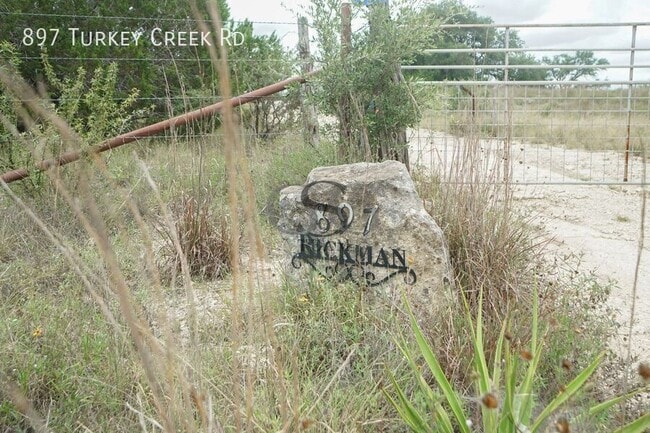 Building Photo - 897 Turkey Creek Rd