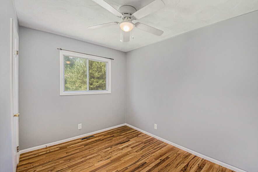 Bedroom #2 - 4622 Parkview Dr