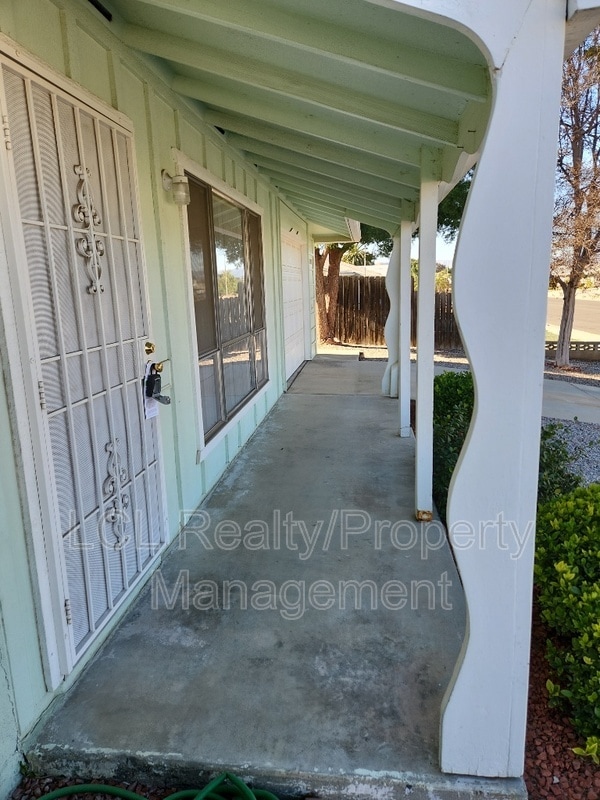 Building Photo - 26787 Oakmont Dr