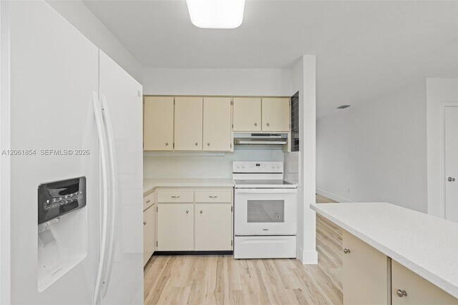 Building Photo - 5110 SW 106th Ave