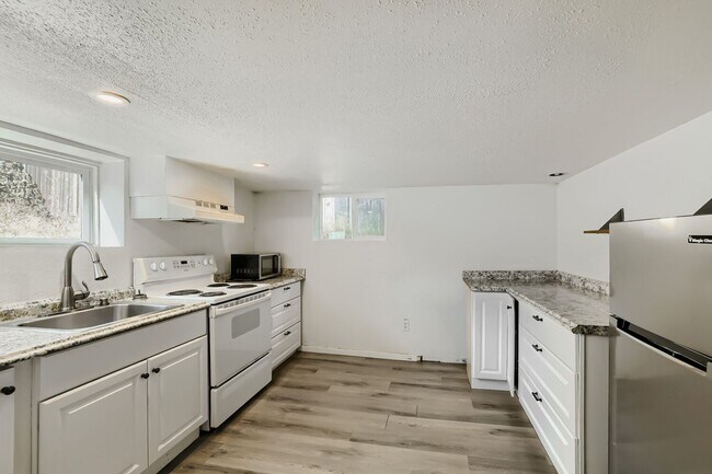 Building Photo - 4315 5th Ave NE